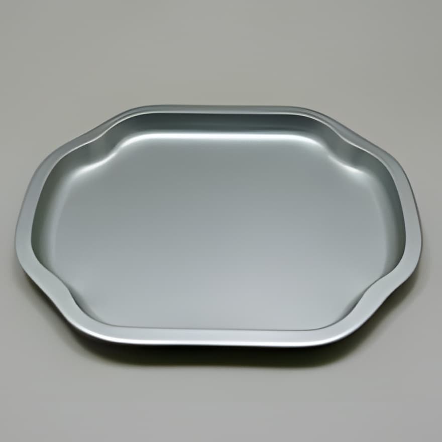 Tácek plechový 155 x 190 mm - stříbrný —